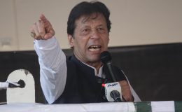Eski Pakistan Başbakanı Han hakkında “polis ve yargıcı tehditten” işlem başlatıldı