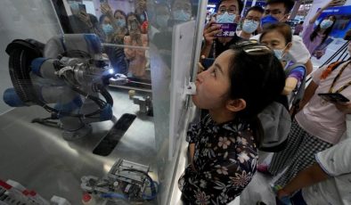 Çin’de Covid-19 testi yapan robot geliştirildi