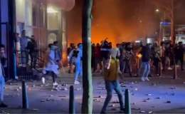 Hollanda’nın Lahey kentinde sığınmacılar ayaklandı! Polis araçlarını ateşe verdiler