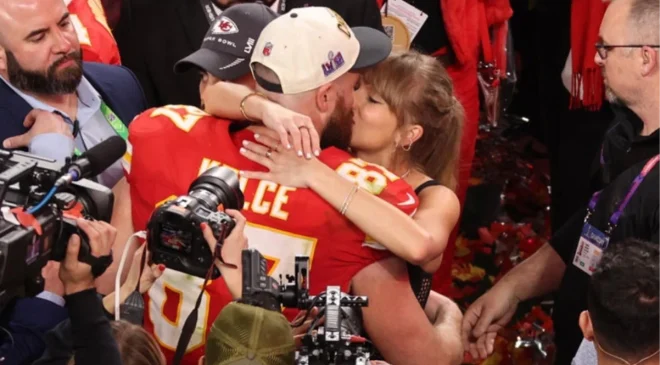 Süper Bowl’da romantik anlar! Taylor Swift, şampiyonluk kutlamasında sevgilisini öpücüklere boğdu
